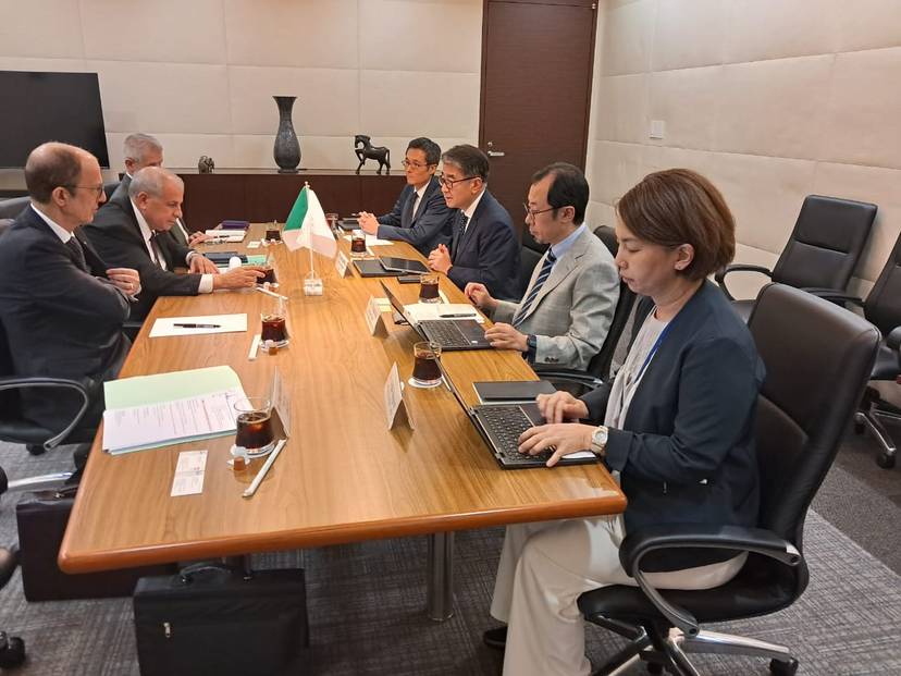 Sonatrach's CEO, Rachid Hachichi, holds a working session with the Vice President of the Japan International Cooperation Agency (JICA), Hara Shohei.