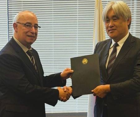 سعادة السفير توفيق ميلاط يقدم نسخا من أوراق اعتماده